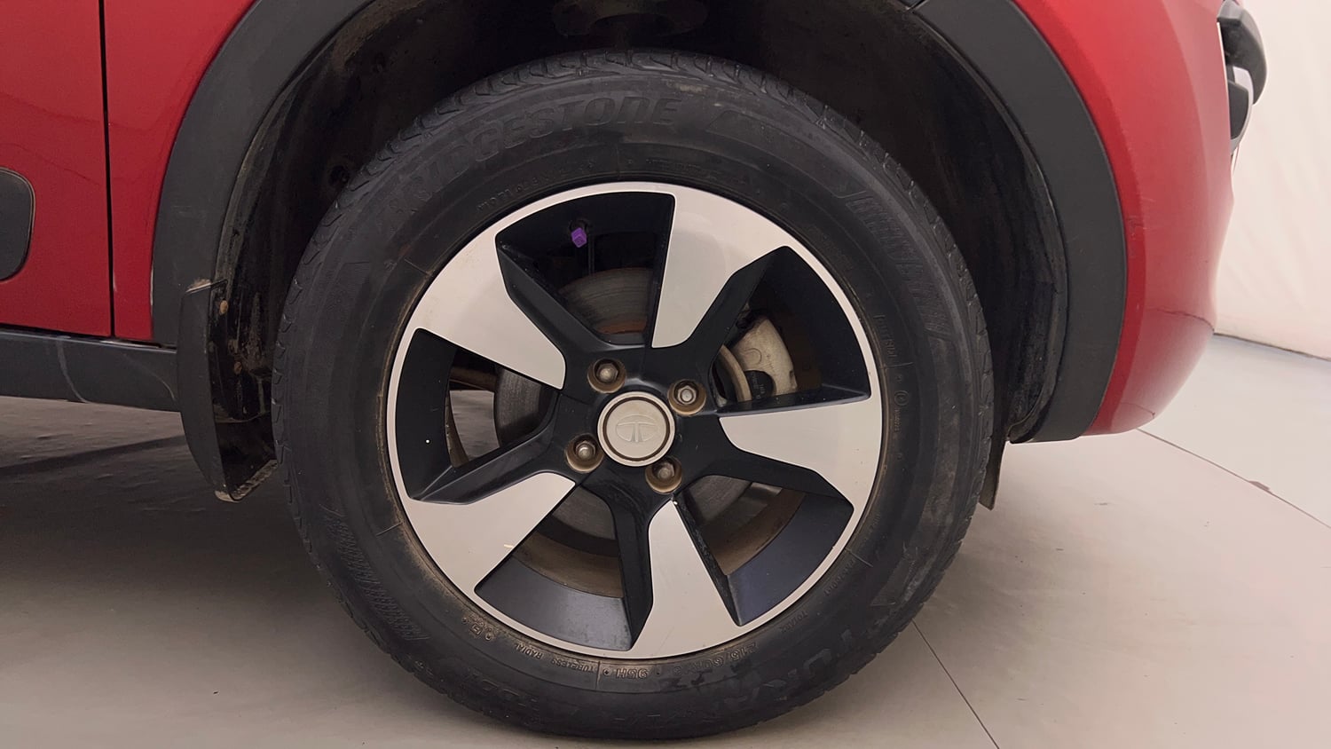 Used 2019 Tata Nexon XZA Plus Petrol Petrol Automatic tyres RIGHT FRONT TYRE RIM VIEW