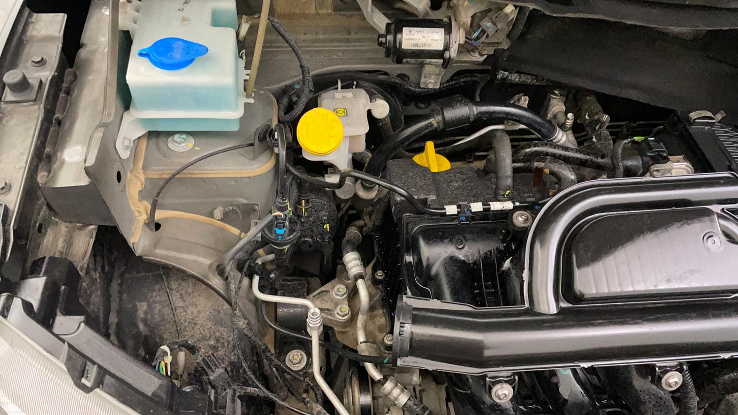 Used 2020 Renault Kwid 1.0 RXT AMT Opt Petrol Automatic engine ENGINE RIGHT SIDE VIEW
