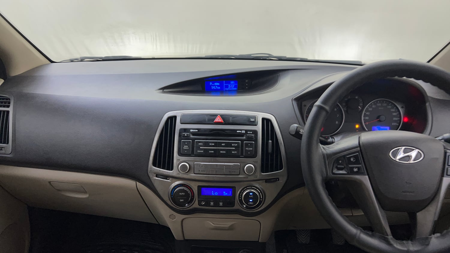 Used 2012 Hyundai i20 Sportz 1.2 Petrol Manual interior MUSIC SYSTEM & AC CONTROL VIEW
