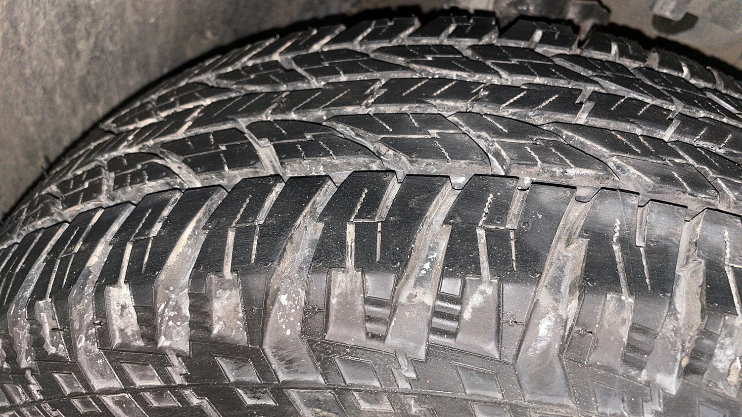 Used 2017 Renault Duster RXL Petrol Petrol Manual tyres RIGHT FRONT TYRE TREAD VIEW