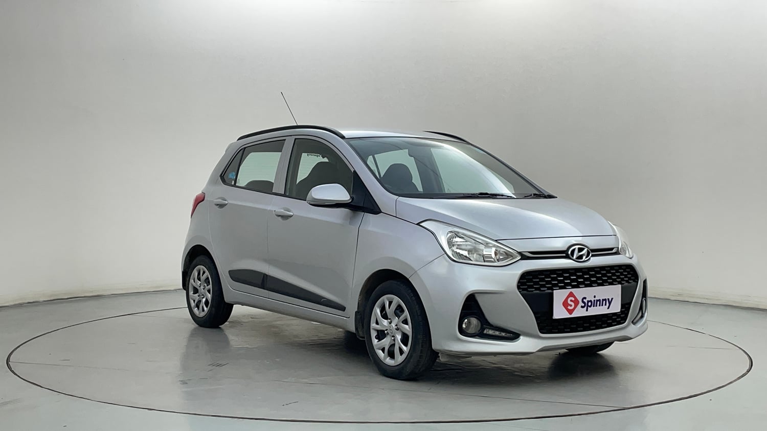 Used 2017 Hyundai Grand i10 Sportz 1.2 Kappa VTVT Petrol Manual exterior RIGHT FRONT CORNER VIEW