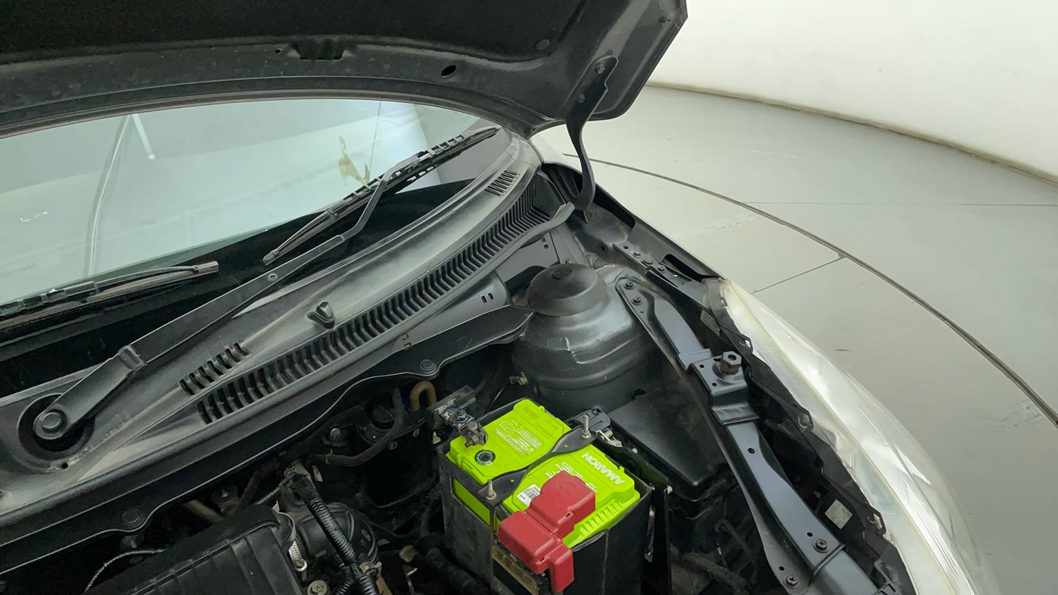 Used 2015 Maruti Suzuki Swift ZXi Petrol Manual engine ENGINE LEFT SIDE HINGE & APRON VIEW