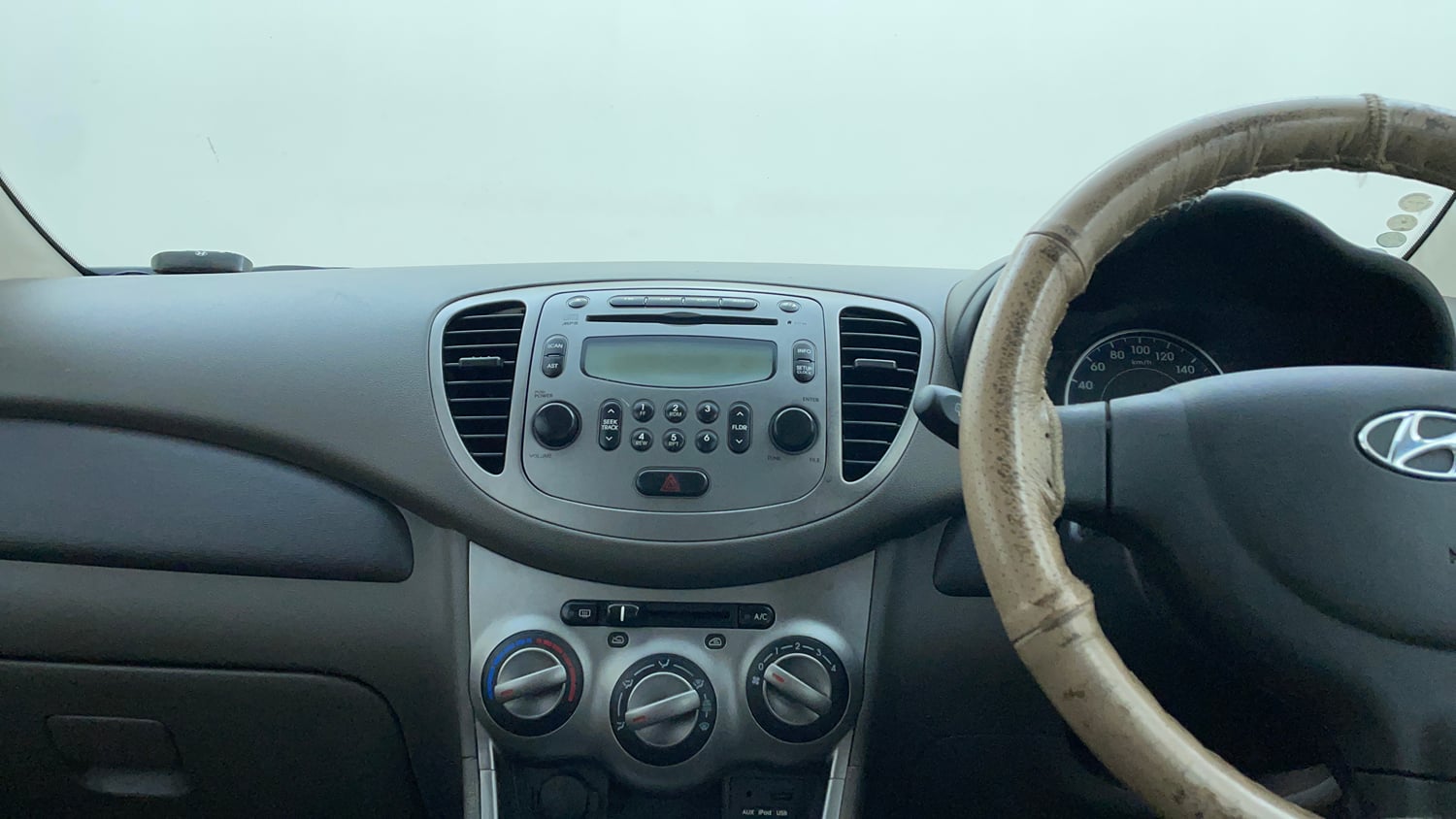 Used 2013 Hyundai i10 Sportz 1.2 Kappa2 Petrol Manual interior MUSIC SYSTEM & AC CONTROL VIEW