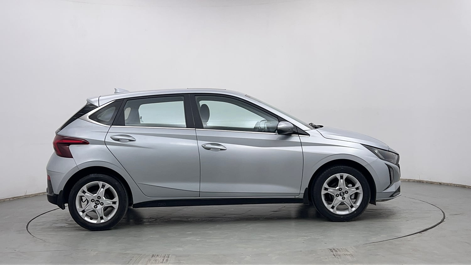 Used 2024 Hyundai i20 Sportz (O) 1.2 MT Petrol Manual exterior RIGHT SIDE VIEW