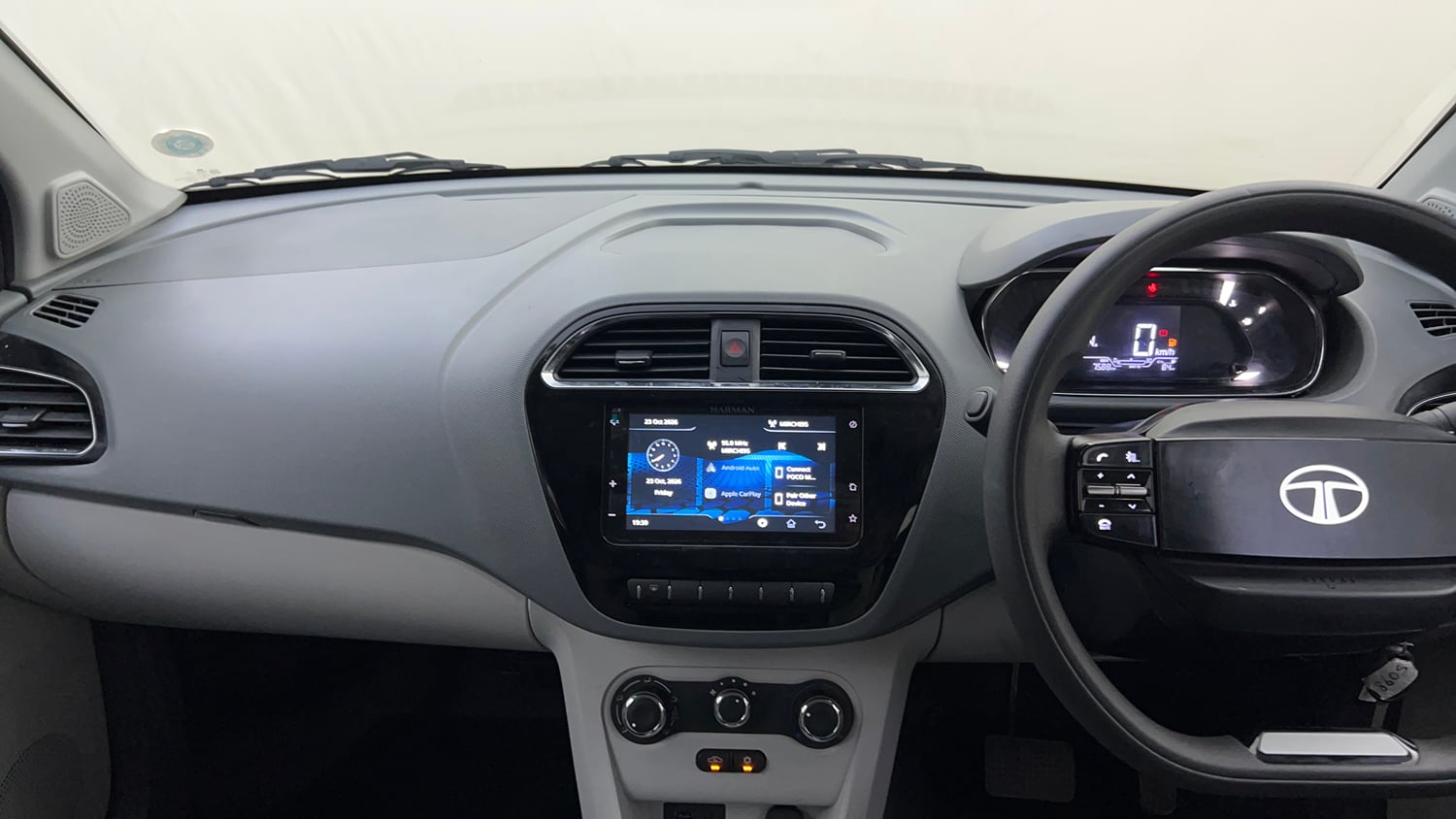 Used 2025 Tata Tiago XTA Petrol Automatic interior MUSIC SYSTEM & AC CONTROL VIEW