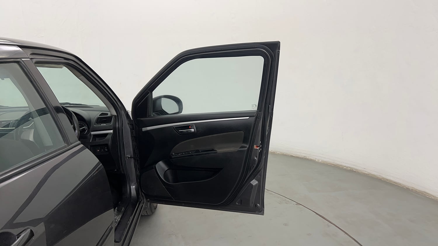Used 2018 Maruti Suzuki Swift VXI (O) Petrol Manual interior RIGHT FRONT DOOR OPEN VIEW