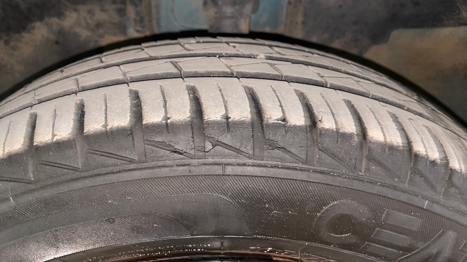 Used 2024 Renault Kwid CLIMBER 1.0 MT Petrol Manual tyres LEFT FRONT TYRE TREAD VIEW