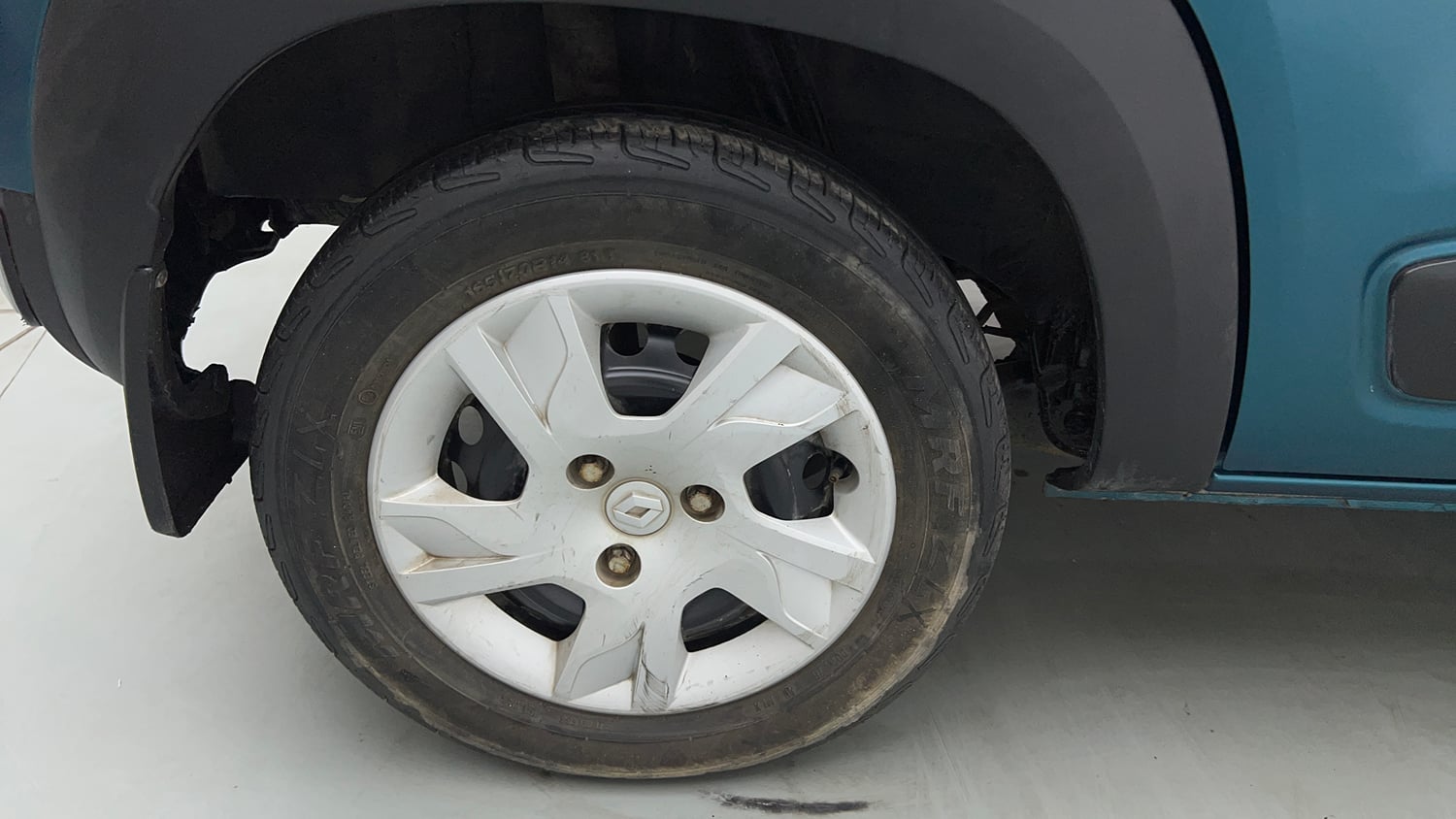 Used 2022 Renault Kwid RXT 1.0 Petrol Manual tyres RIGHT REAR TYRE RIM VIEW