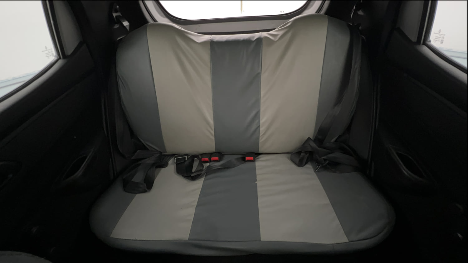 Used 2018 Renault Kwid 1.0 RXT Opt Petrol Manual interior REAR SEAT CONDITION VIEW