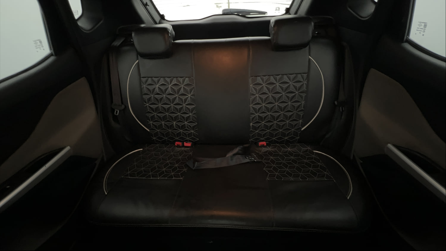 Used 2021 Nissan Magnite XL Petrol Manual interior REAR SEAT CONDITION VIEW