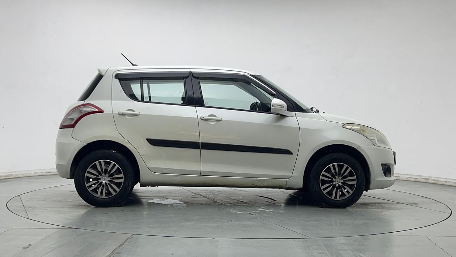 Used 2013 Maruti Suzuki Swift VXI CNG (Outside Fitted) Cng Manual exterior RIGHT SIDE VIEW