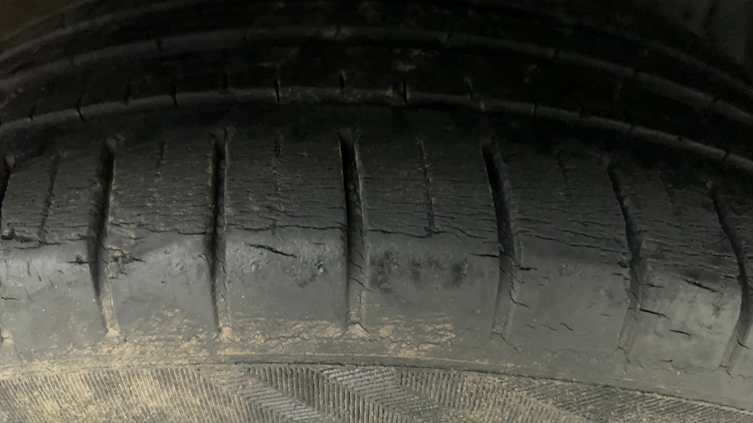 Used 2016 Maruti Suzuki Ciaz ZXi  AT Petrol Automatic tyres RIGHT FRONT TYRE TREAD VIEW