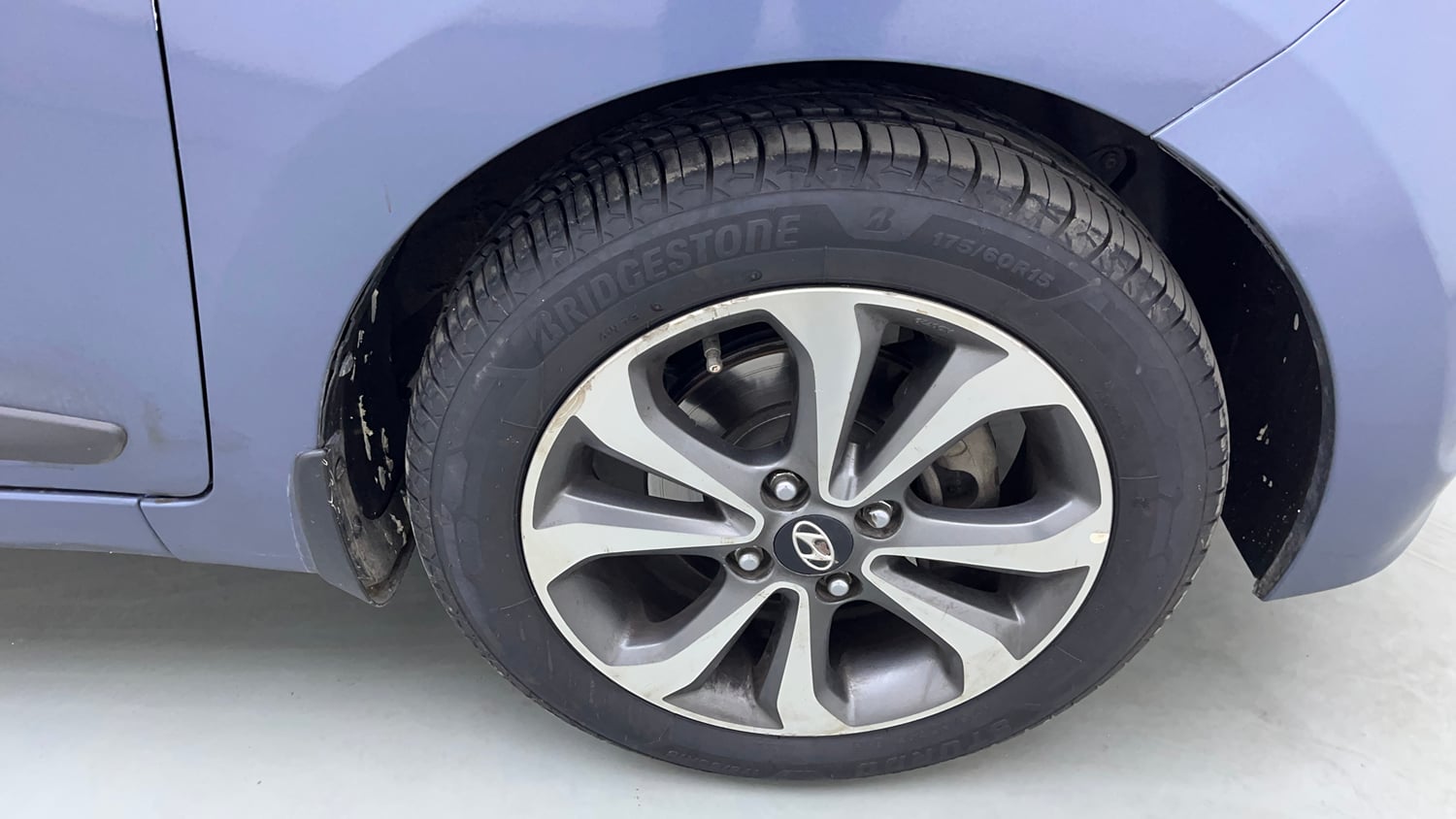 Used 2014 Hyundai Xcent SX 1.2 (O) Petrol Manual tyres RIGHT FRONT TYRE RIM VIEW
