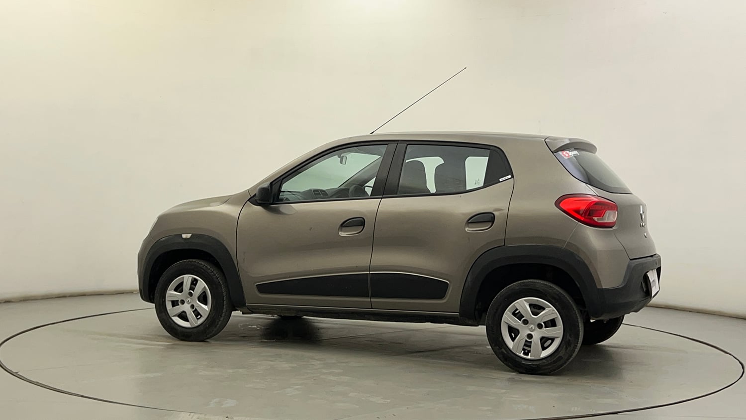 Used 2018 Renault Kwid 1.0 RXL Petrol Manual exterior LEFT REAR CORNER VIEW