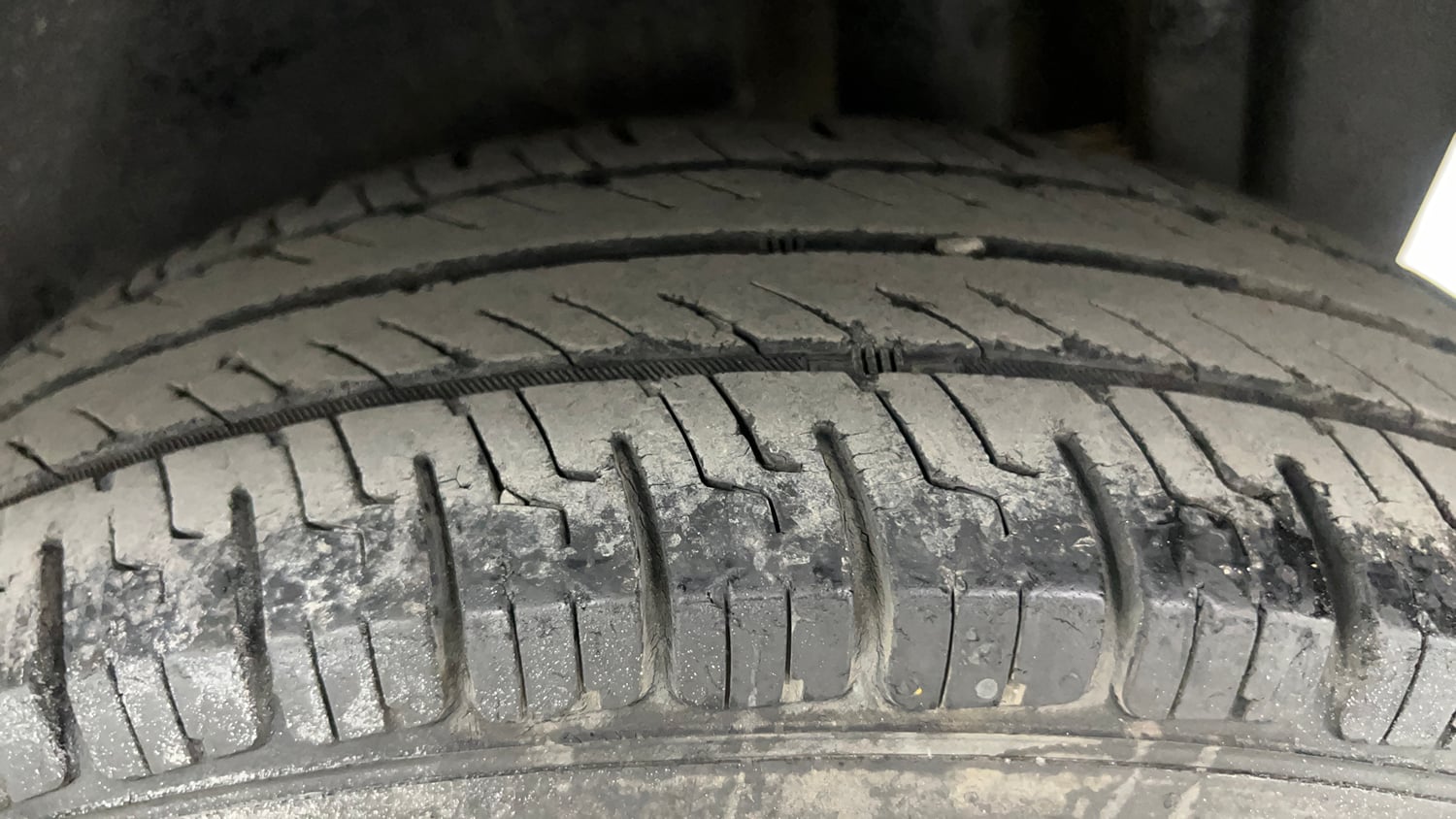Used 2014 Maruti Suzuki Swift LXi Petrol Manual tyres LEFT REAR TYRE TREAD VIEW