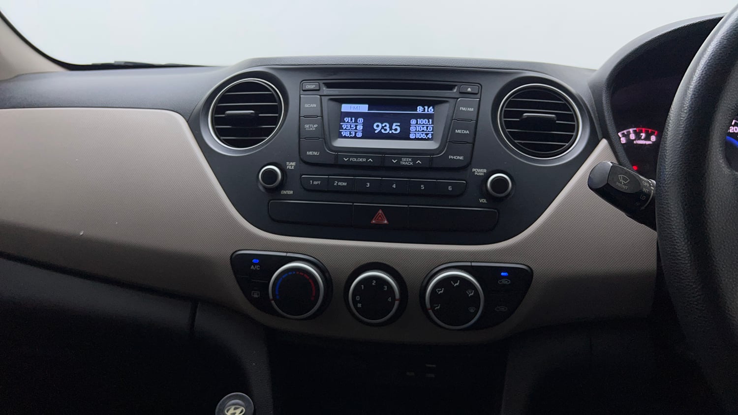 Used 2015 Hyundai Grand i10 Sportz 1.2 Kappa VTVT Petrol Manual top_features Integrated (in-dash) music system
