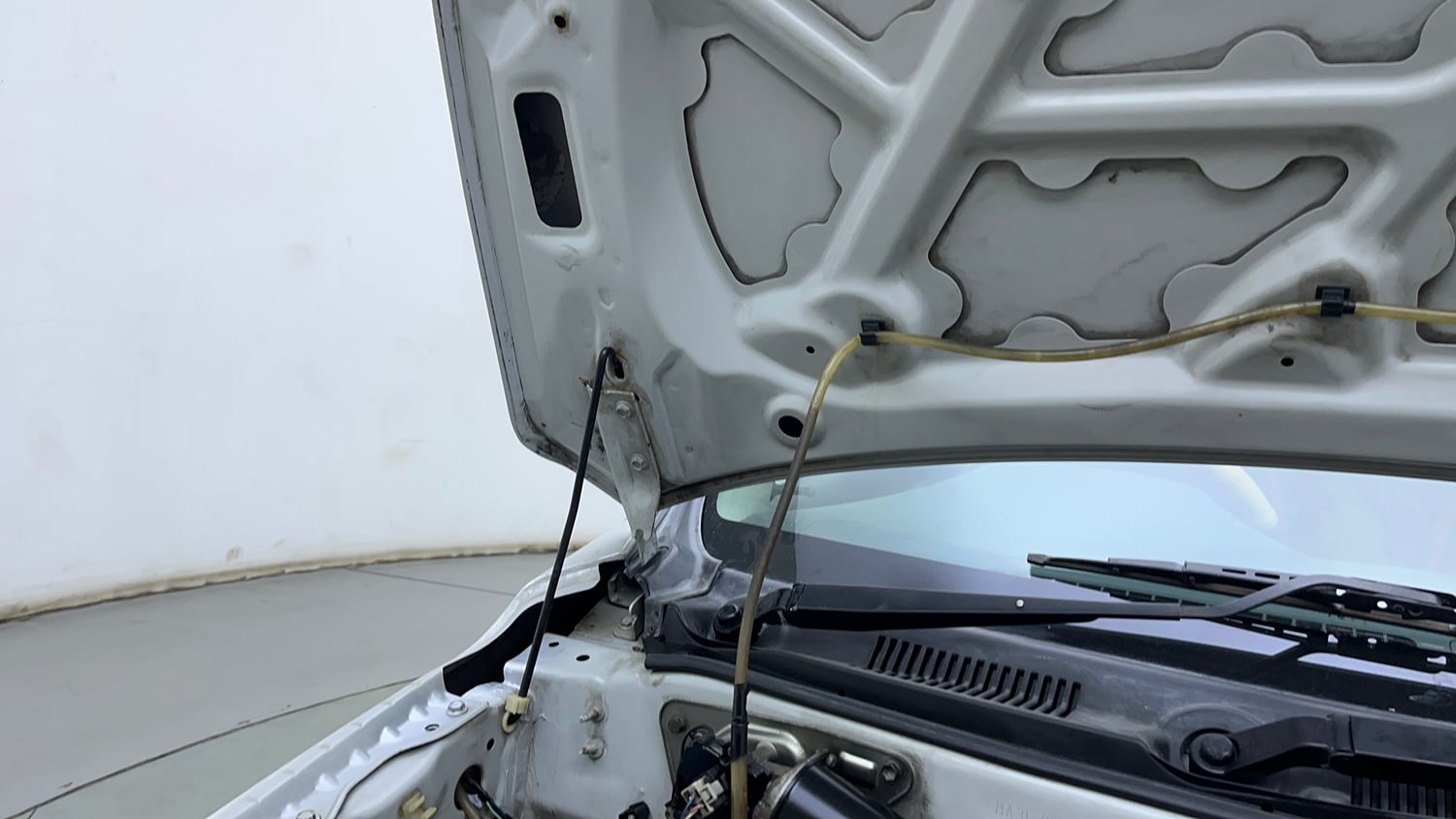 Used 2016 Maruti Suzuki Alto K10 VXi AMT Petrol Automatic engine ENGINE RIGHT SIDE HINGE & APRON VIEW