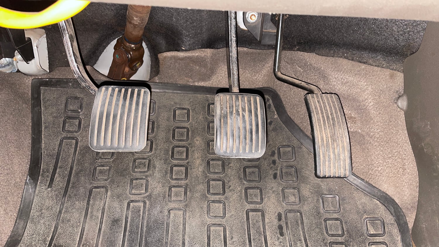 Used 2014 Hyundai i10 Sportz 1.1 iRDE2 Petrol Manual interior PEDALS VIEW