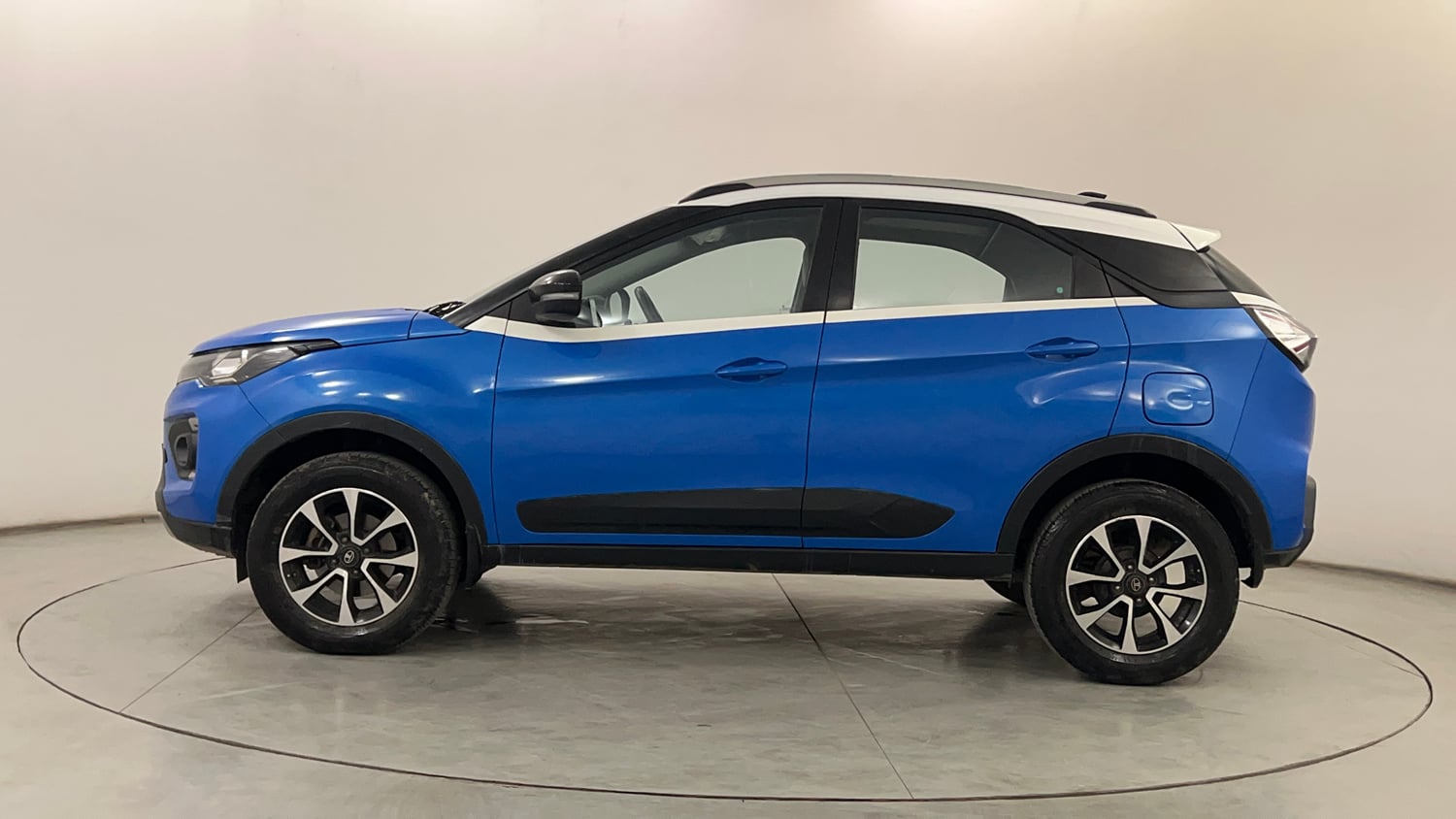 Used 2020 Tata Nexon XZA Plus (O) Dual Tone Petrol Automatic exterior LEFT SIDE VIEW