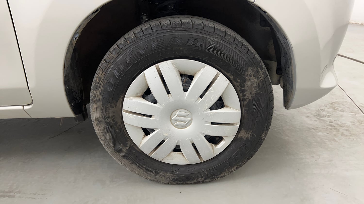 Used 2016 Maruti Suzuki Alto 800 Lxi Petrol Manual tyres RIGHT FRONT TYRE RIM VIEW