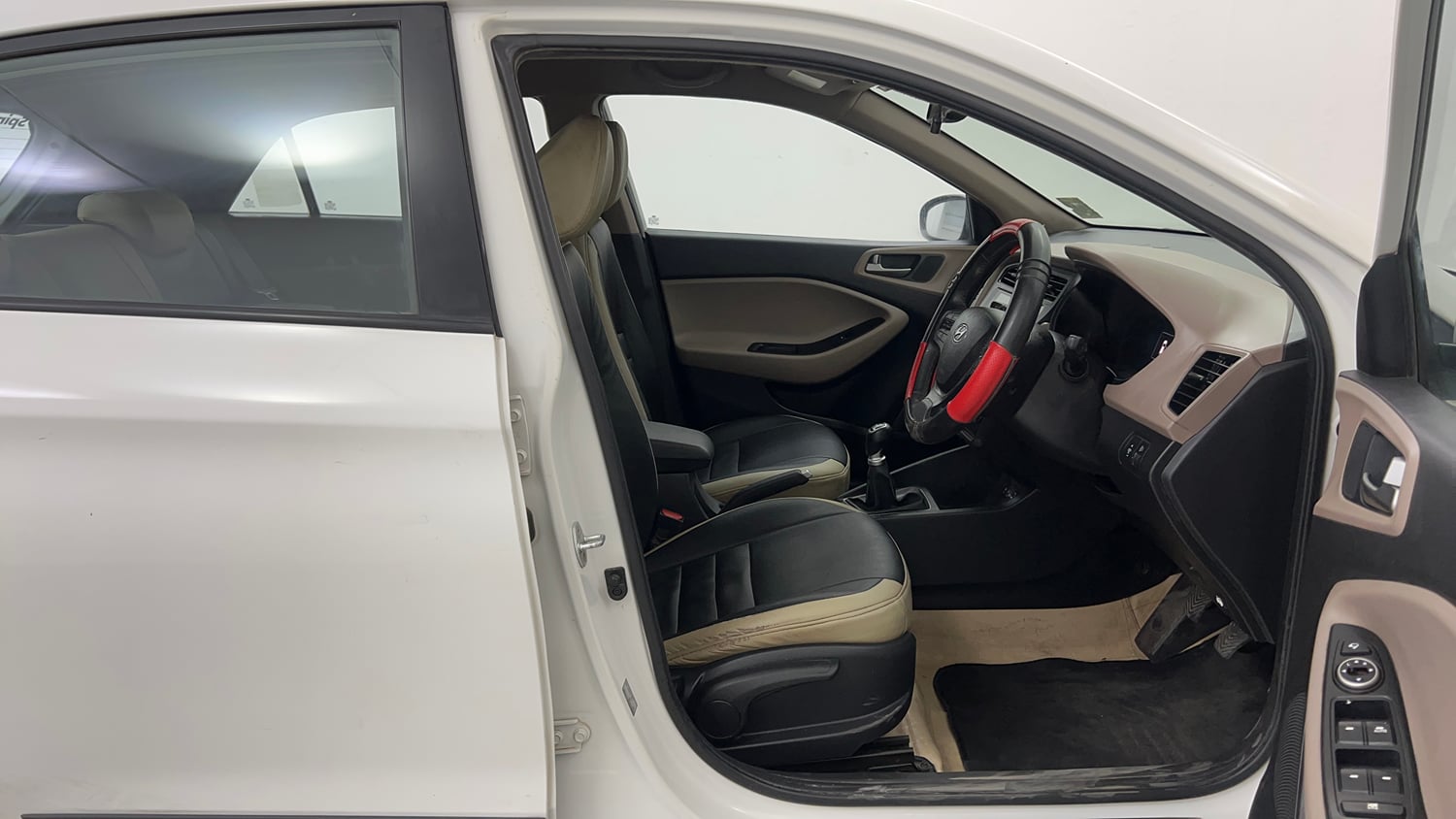 Used 2015 Hyundai Elite i20 Asta 1.2 Petrol Manual interior RIGHT SIDE FRONT DOOR CABIN VIEW