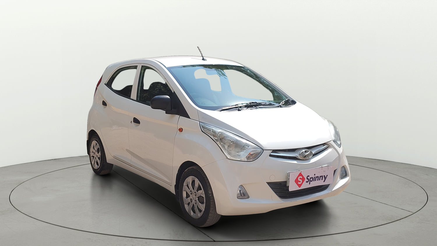 Used 2018 Hyundai Eon Magna + Petrol Manual exterior RIGHT FRONT CORNER VIEW