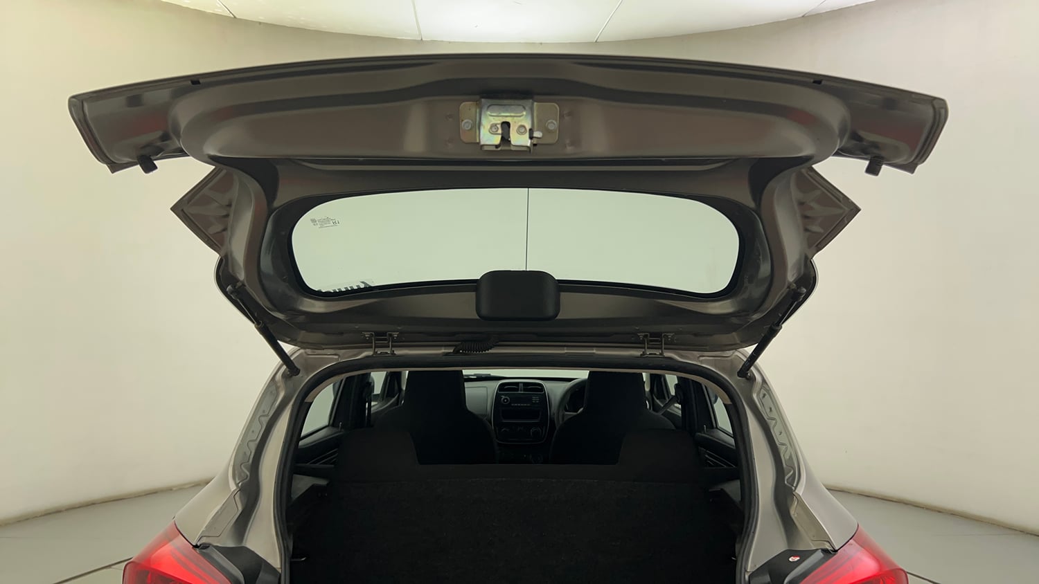 Used 2018 Renault Kwid 1.0 RXL Petrol Manual interior DICKY DOOR OPEN VIEW