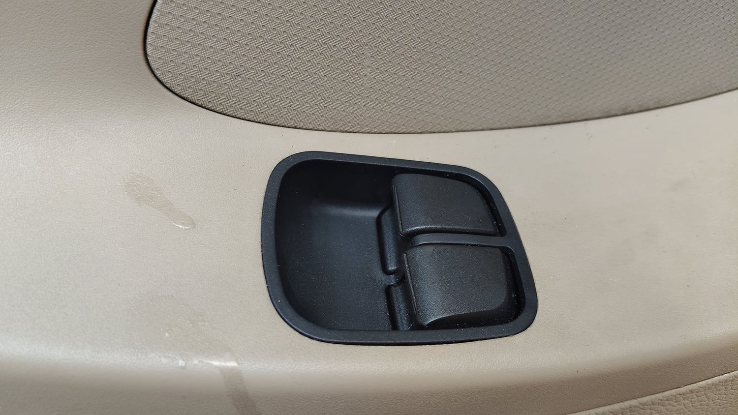 Used 2018 Hyundai Eon Magna + Petrol Manual top_features Power windows