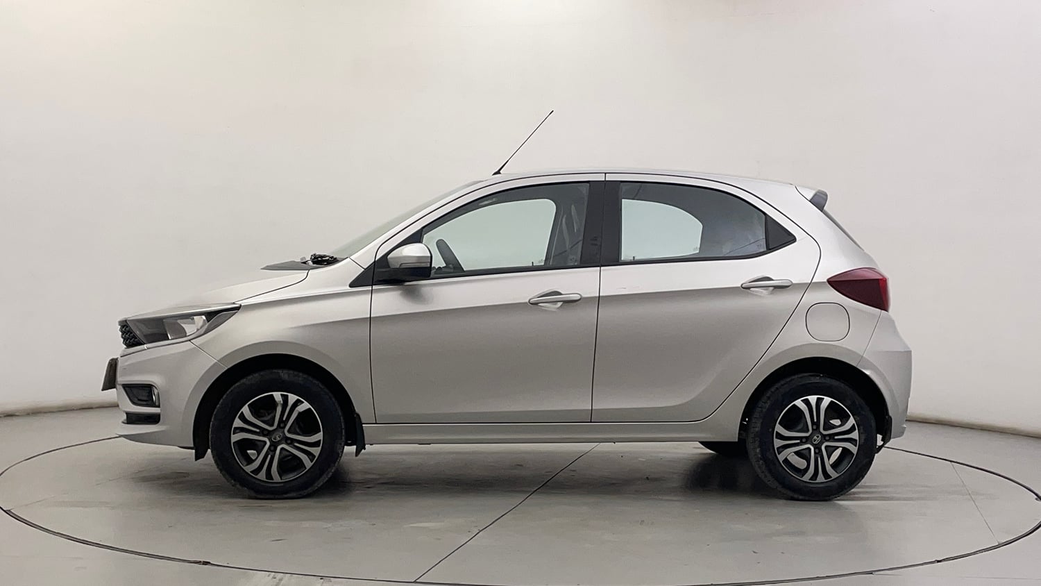 Used 2020 Tata Tiago XZ Petrol Manual exterior LEFT SIDE VIEW