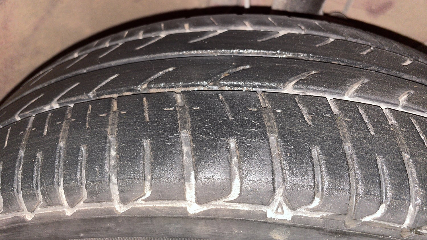 Used 2015 Hyundai Elite i20 Magna 1.2 Petrol Manual tyres RIGHT FRONT TYRE TREAD VIEW