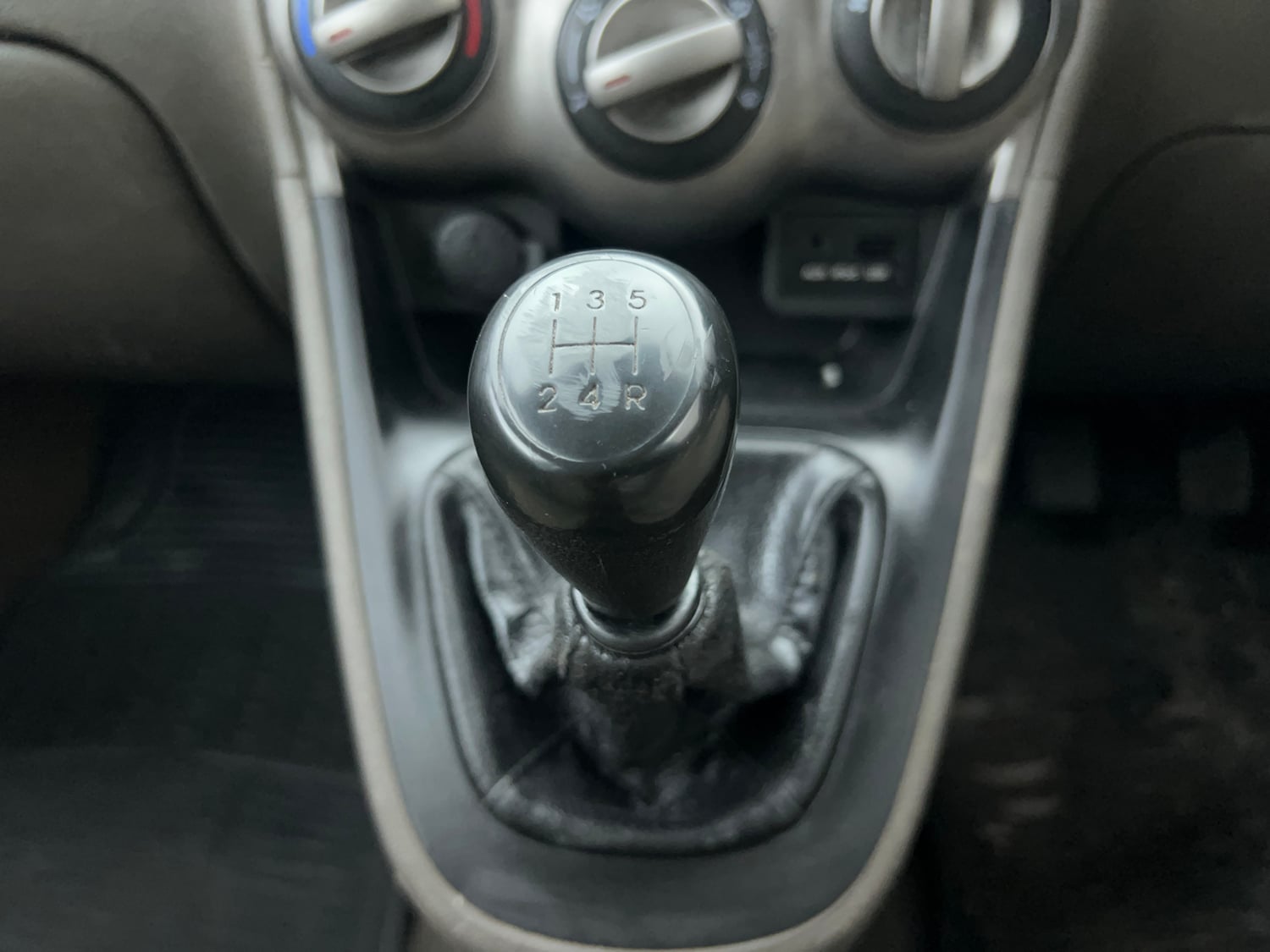 Used 2013 Hyundai i10 Sportz 1.2 Kappa2 Petrol Manual interior GEAR  KNOB VIEW