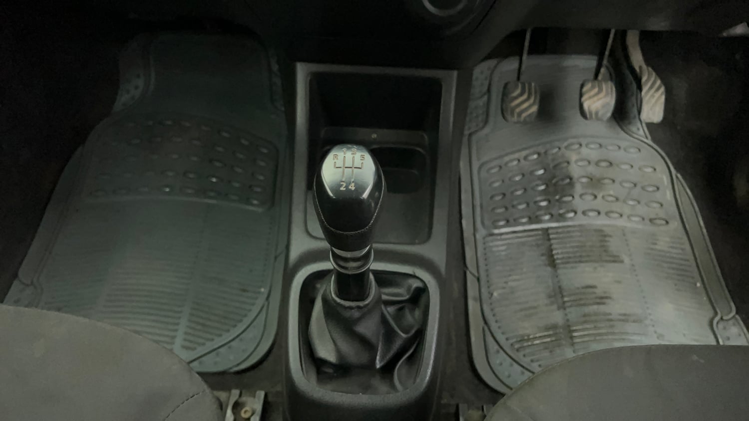 Used 2018 Renault Kwid 1.0 RXL Petrol Manual interior GEAR  KNOB VIEW