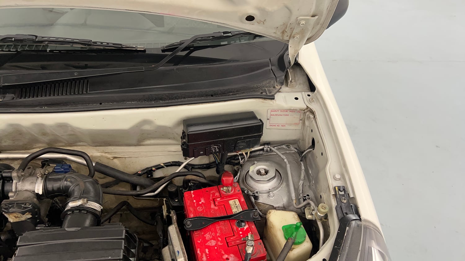 Used 2018 Maruti Suzuki Alto 800 LXi Petrol Manual engine ENGINE LEFT SIDE HINGE & APRON VIEW
