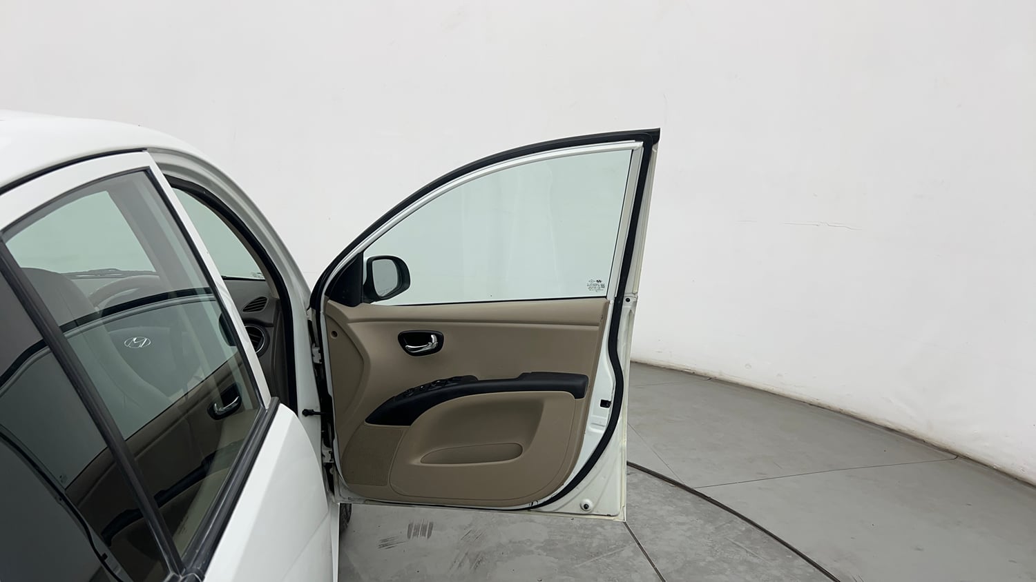 Used 2013 Hyundai i10 Sportz 1.2 Kappa2 Petrol Manual interior RIGHT FRONT DOOR OPEN VIEW