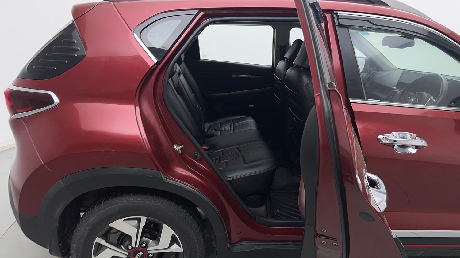 Used 2020 Kia Sonet GTX Plus 1.0 DCT Petrol Automatic interior RIGHT SIDE REAR DOOR CABIN VIEW