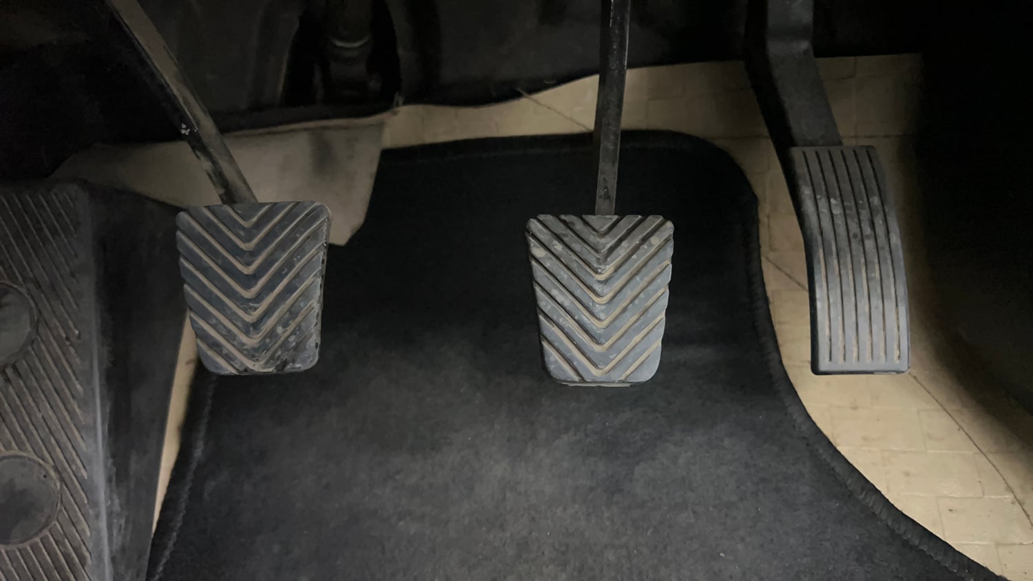 Used 2015 Hyundai Elite i20 Asta 1.2 Petrol Manual interior PEDALS VIEW