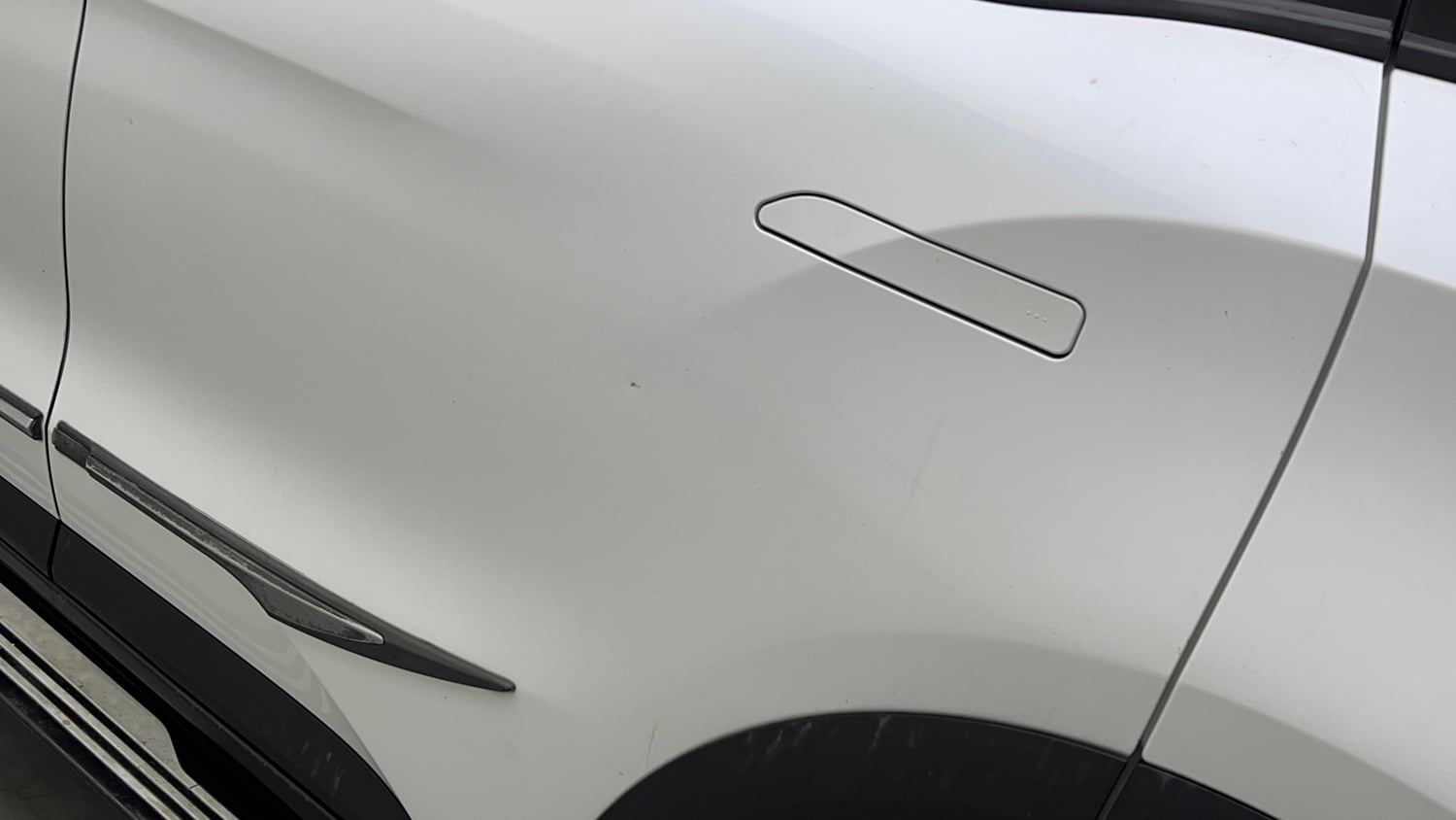 Used 2022 Mahindra XUV700 MX Petrol MT 5 STR Petrol Manual dents MINOR DENT