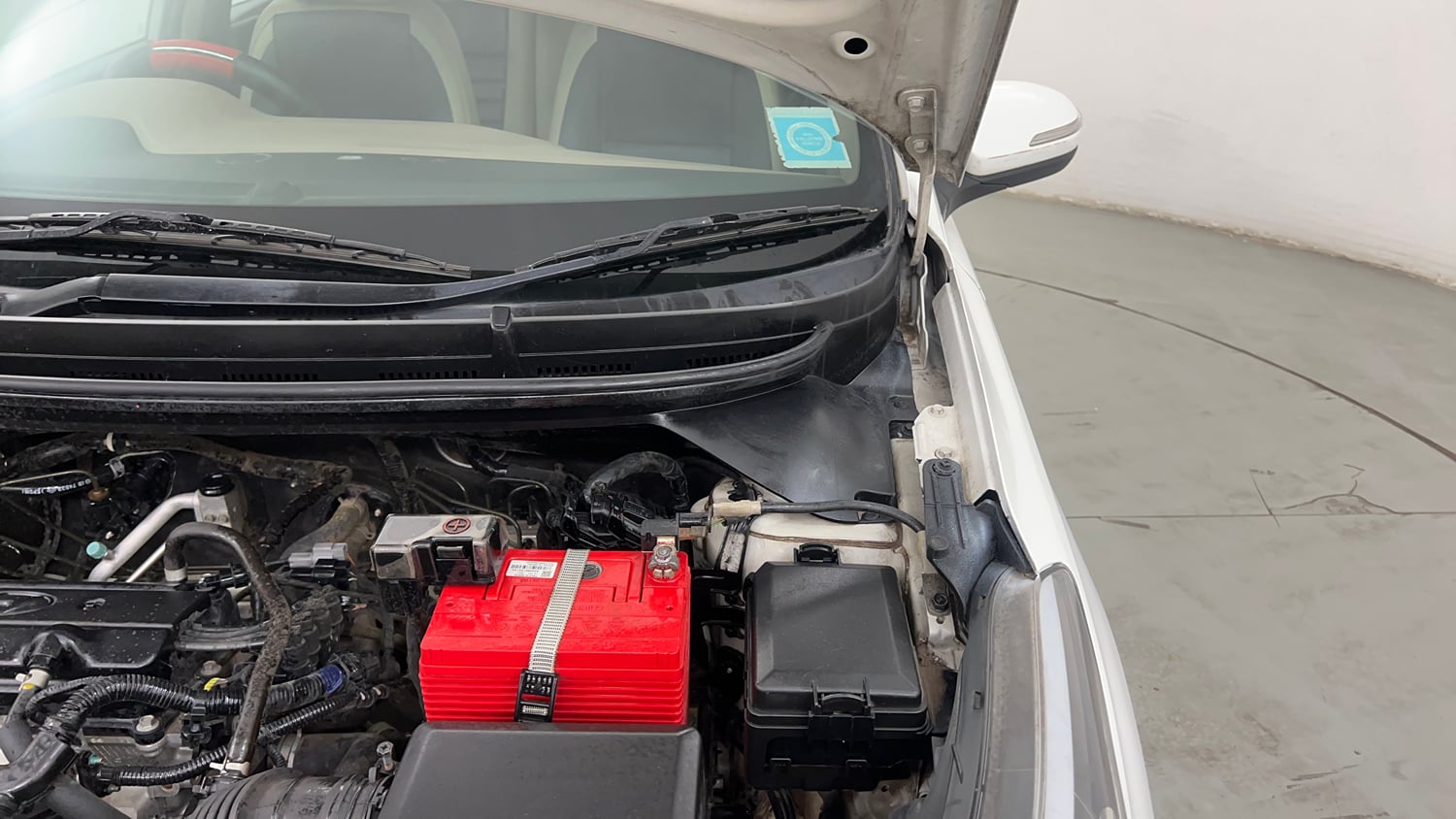 Used 2015 Hyundai Elite i20 Asta 1.2 Petrol Manual engine ENGINE LEFT SIDE HINGE & APRON VIEW