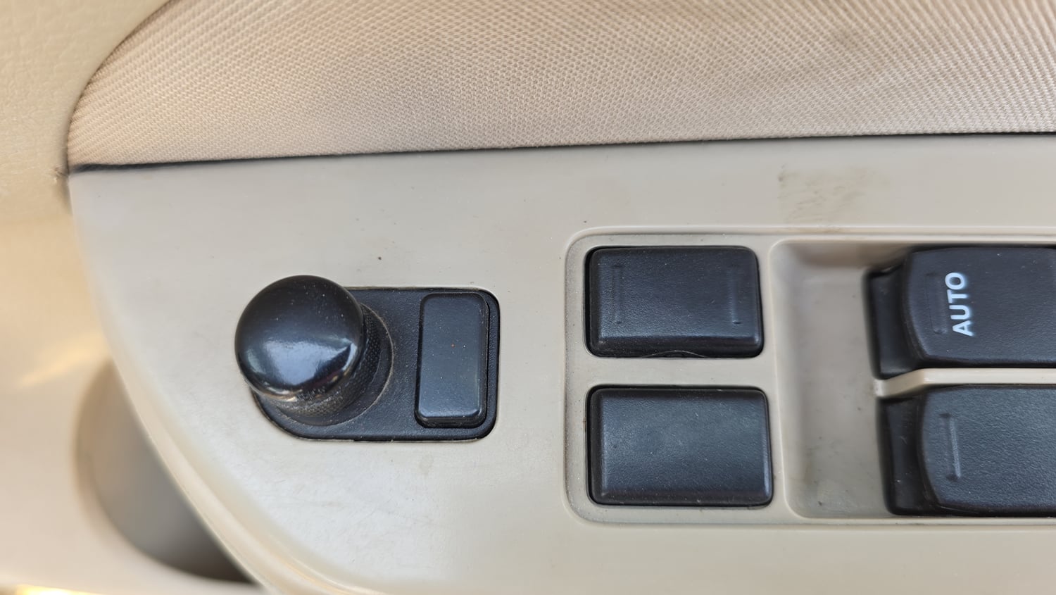 Used 2016 Maruti Suzuki Swift Dzire VXI Petrol Manual top_features Adjustable ORVM