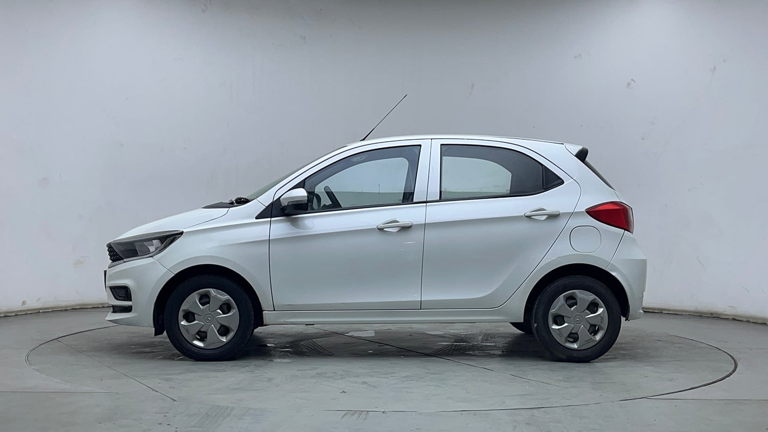 Used 2021 Tata Tiago XT Petrol Manual exterior LEFT SIDE VIEW