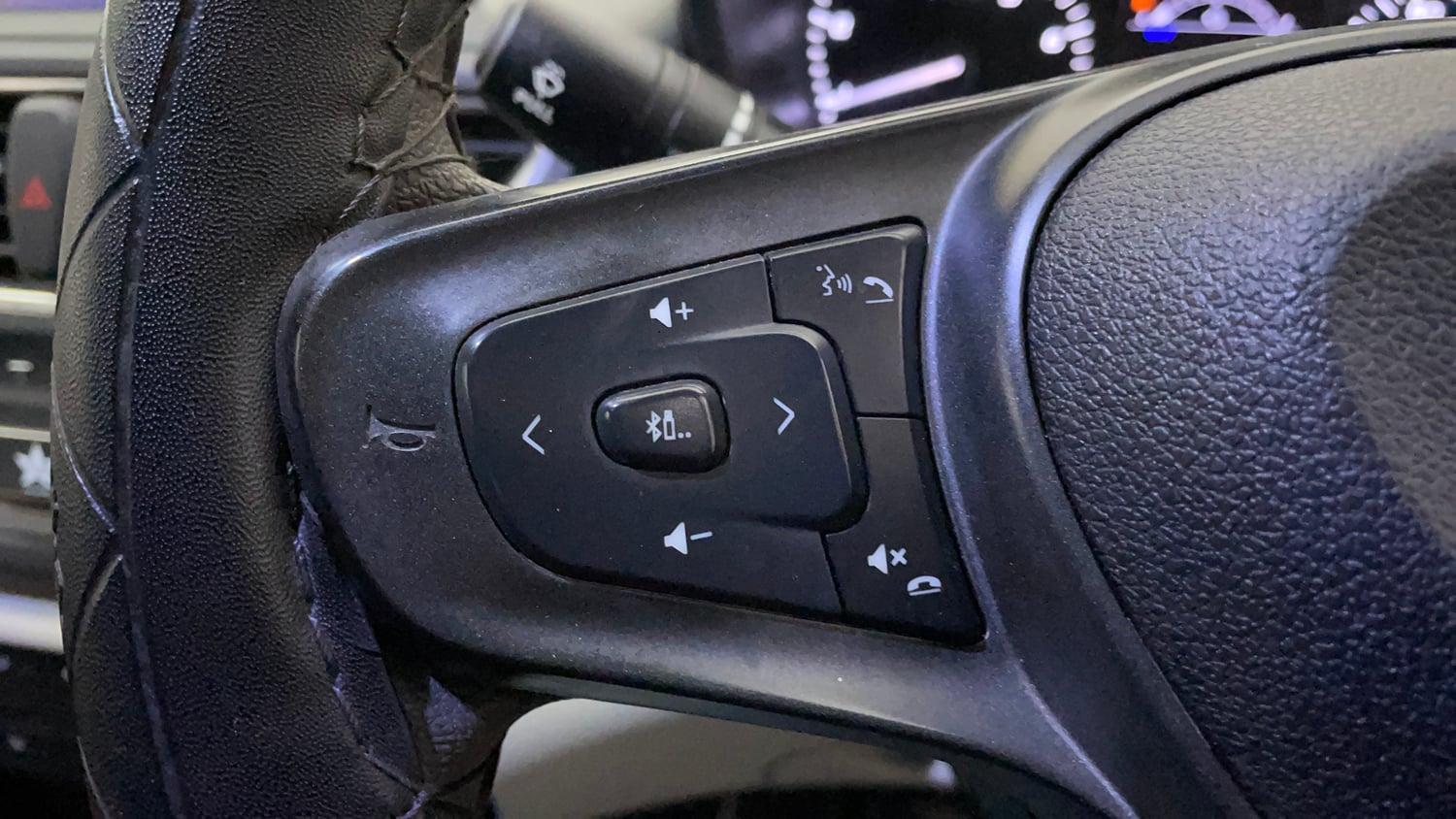 Used 2022 Tata Altroz XM Plus Petrol Petrol Manual top_features Steering mounted controls