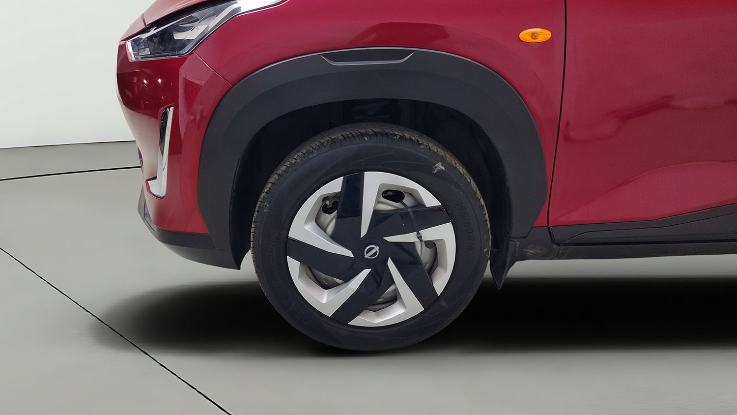 Used 2025 Nissan Magnite XE Petrol Manual tyres LEFT FRONT TYRE RIM VIEW