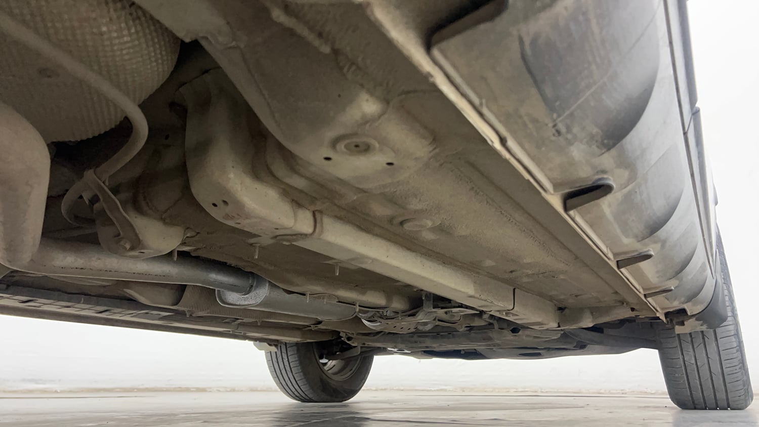Used 2024 Hyundai Venue SX (O) 1.0 Turbo DCT Petrol Automatic extra REAR RIGHT UNDERBODY VIEW