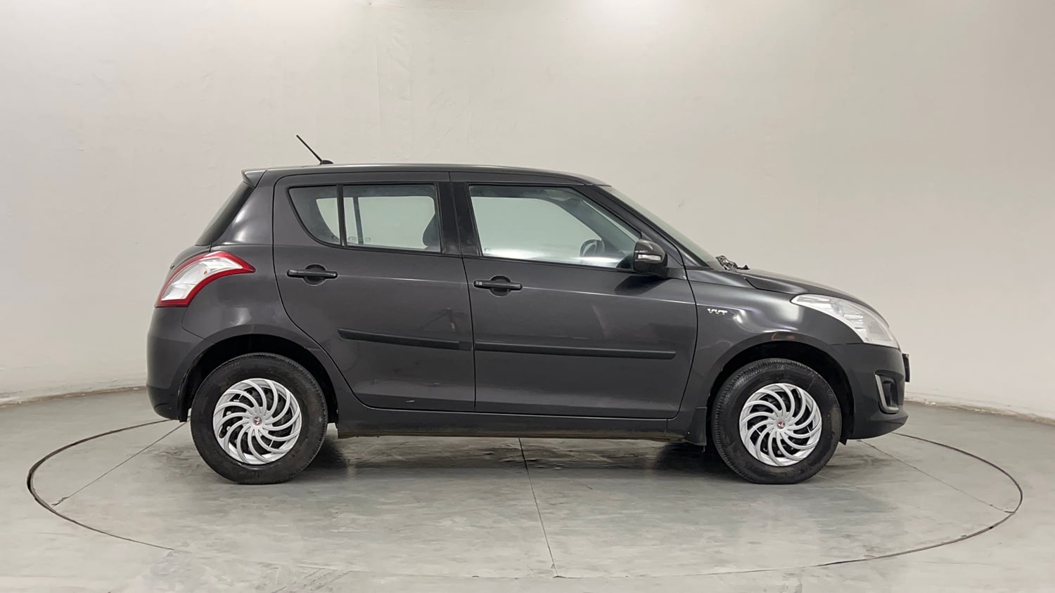 Used 2018 Maruti Suzuki Swift VXI (O) Petrol Manual exterior RIGHT SIDE VIEW