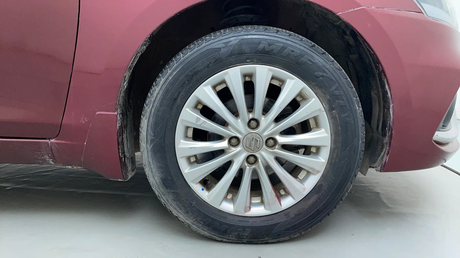 Used 2019 Maruti Suzuki Ciaz Zeta Hybrid 1.5 AT Petrol Automatic tyres RIGHT FRONT TYRE RIM VIEW