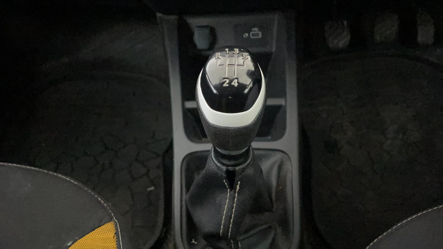 Used 2024 Renault Kwid CLIMBER 1.0 MT Petrol Manual interior GEAR  KNOB VIEW