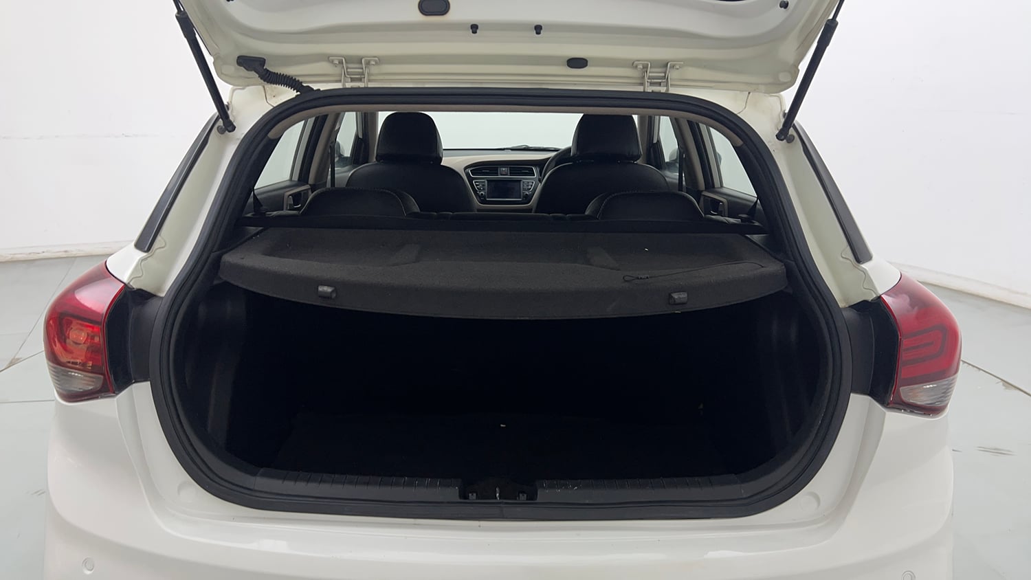 Used 2018 Hyundai Elite i20 Asta 1.2 AT Petrol Automatic interior DICKY INSIDE VIEW