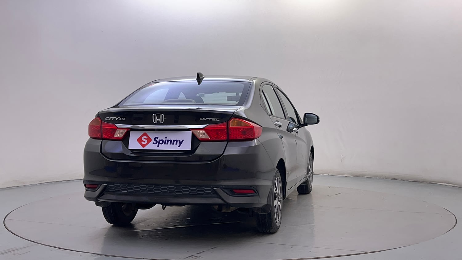 Used 2017 Honda City V Petrol Petrol Manual exterior RIGHT REAR CORNER VIEW