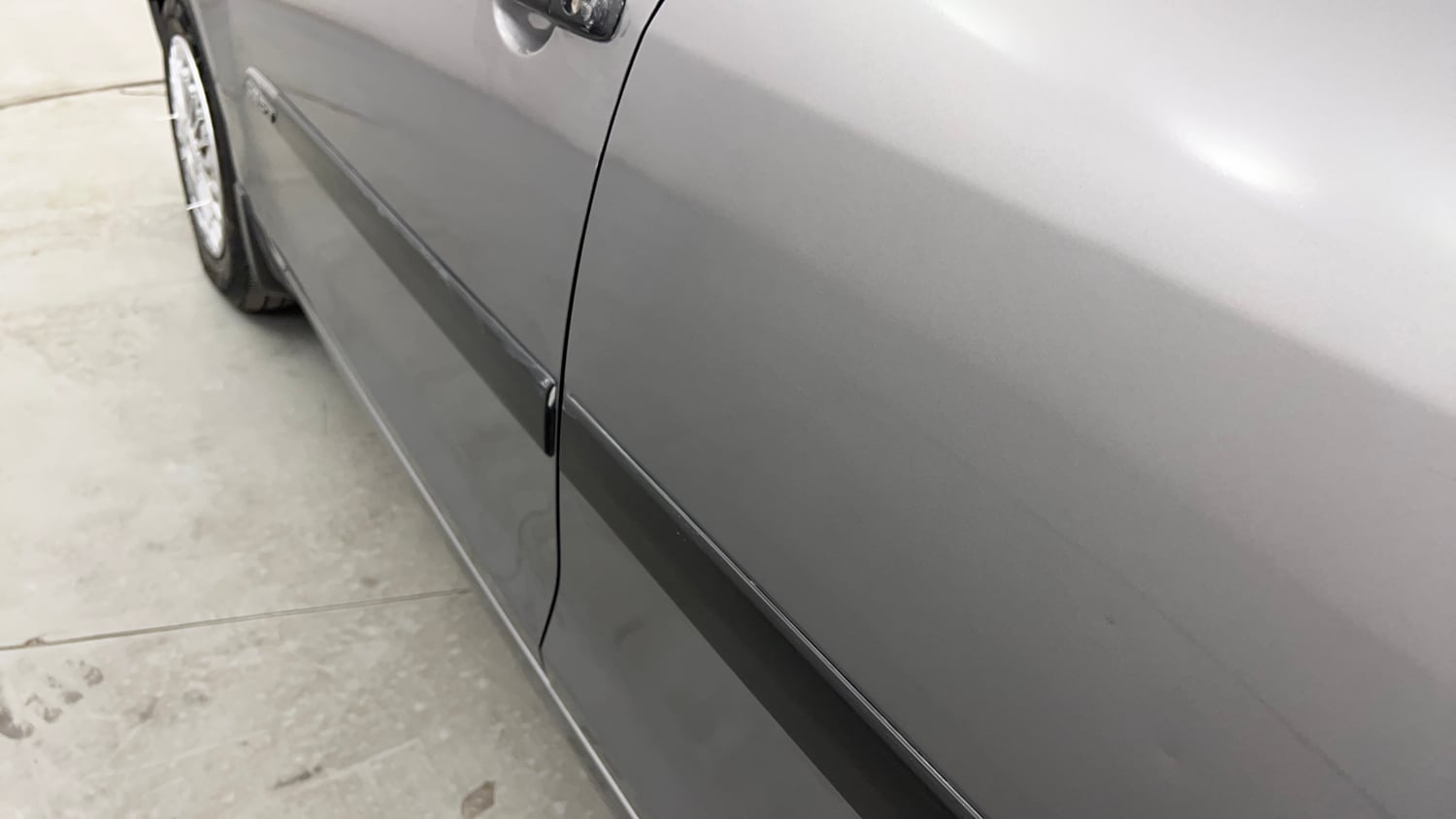 Used 2014 Maruti Suzuki Swift LXi Petrol Manual dents MINOR DENT
