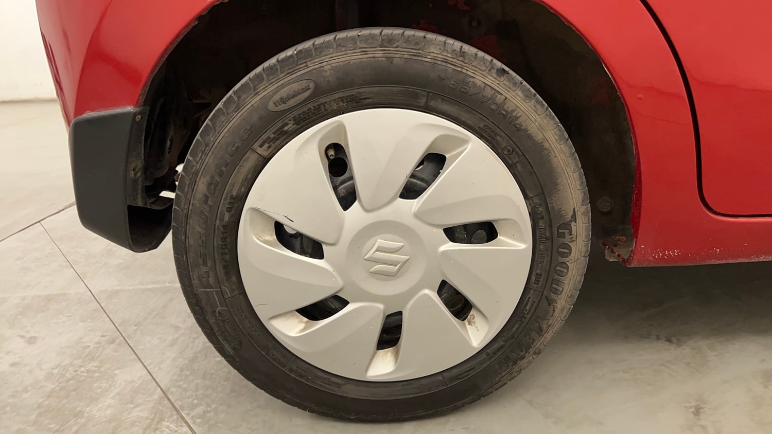 Used 2014 Maruti Suzuki Celerio VXi AMT Petrol Automatic tyres RIGHT REAR TYRE RIM VIEW